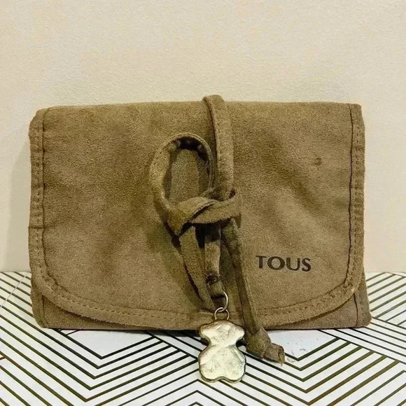 🔥TOUS Jewelry Travel Bag🔥 - Picture 1 of 4